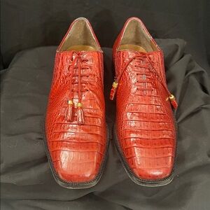 Elegant Red Crocodile Pattern Leather Shoes